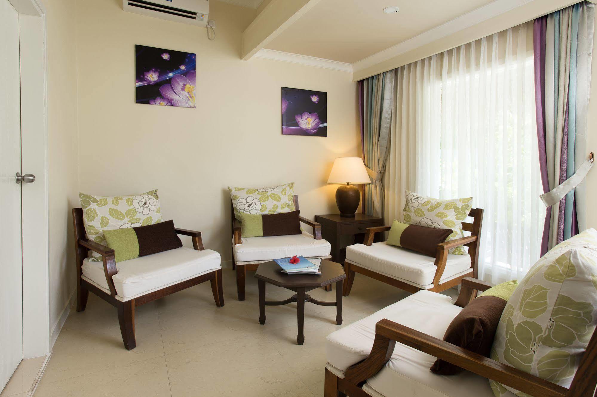 Tropical Village Fehendhoo Exterior photo