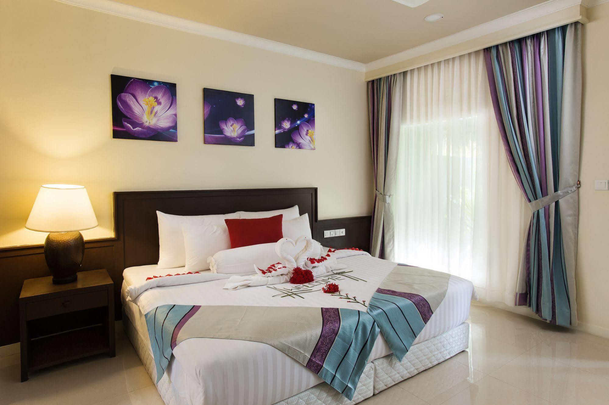 Tropical Village Fehendhoo Exterior photo